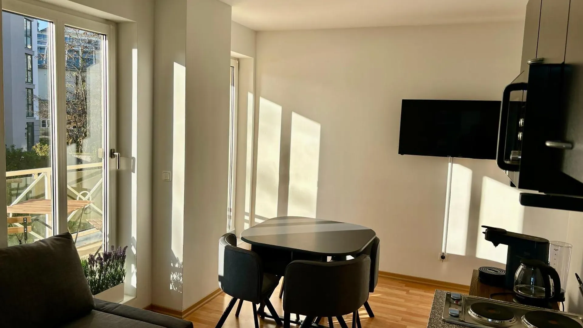 2-Room Apartment In Dresden'S Neustadt
