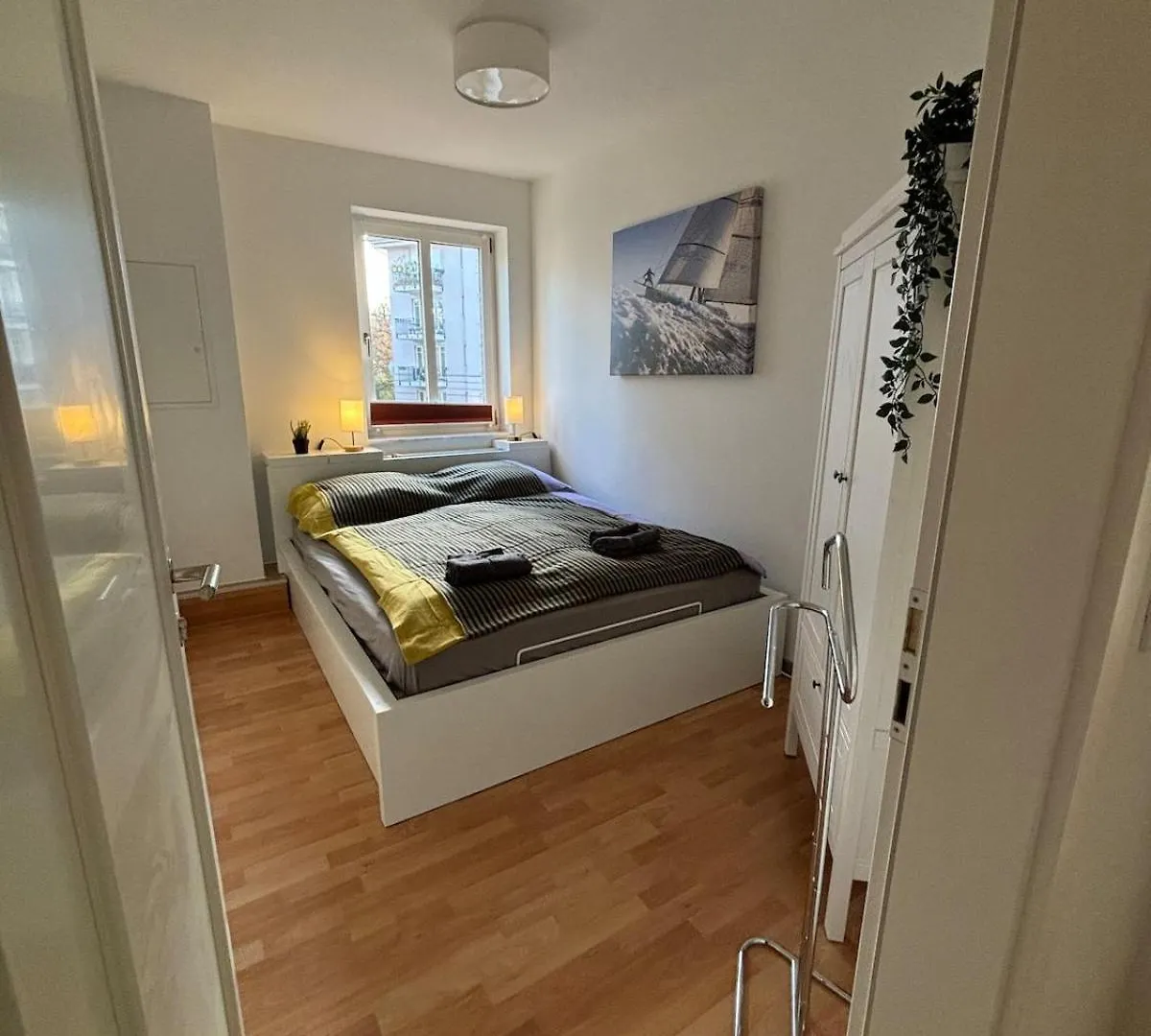 2-Room Apartment In Dresden'S Neustadt